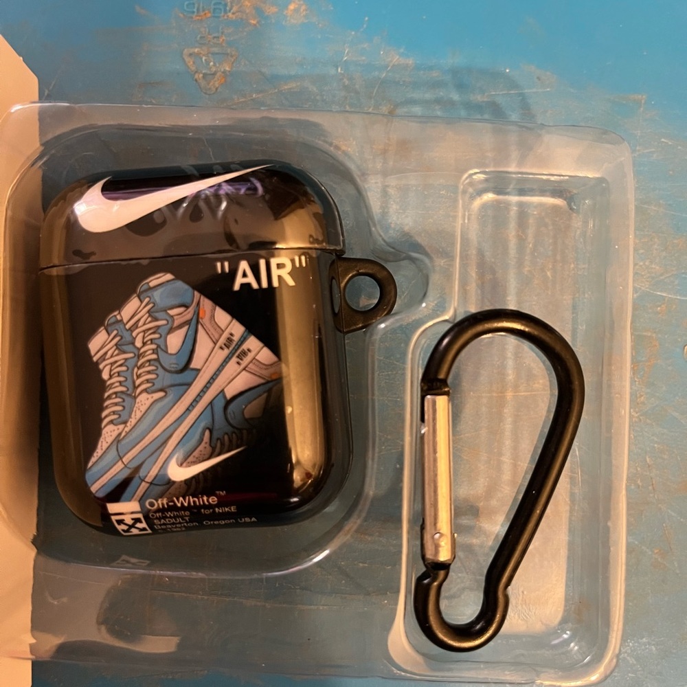 “Air” case for iPhone EarPods. NWT